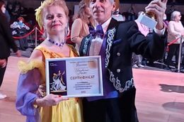 Танцевальная пара из Алтуфьева совершенствуют мастерство на занятиях «Московского долголетия»